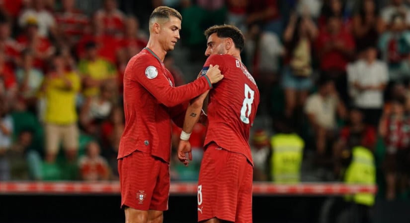 Bruno Fernandes: Beszéltem Cristiano Ronaldóval, és biztosítottam, hogy továbbra is ő a portugál futball legnagyobb ikonja