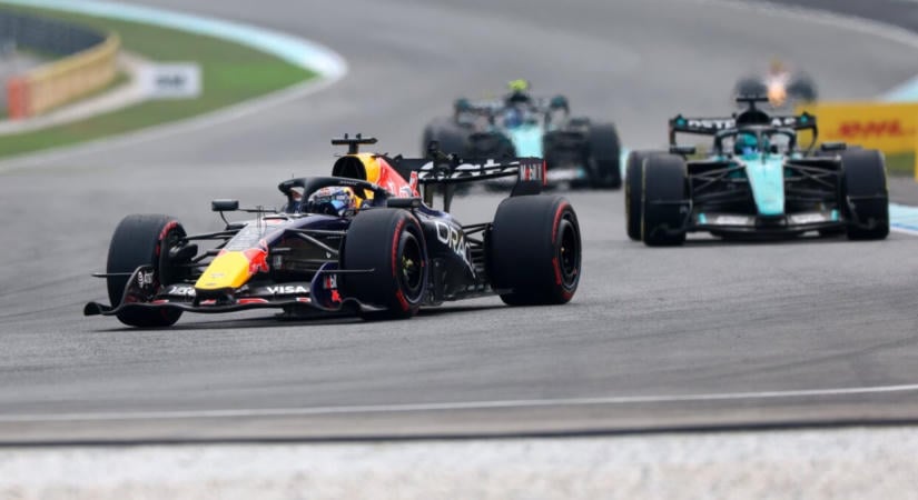 Megvan a válasz a rajt előtti drámára: az FIA tisztázta, miért álltak le maguktól az F1-es autók a Bahreini Nagydíjon