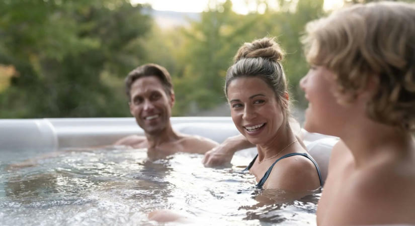 Jakuzzi a családban: miért ez a ház egyetlen képernyőmentes helye