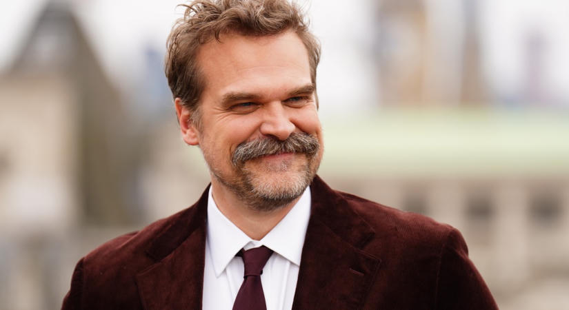Egy 2,2 milliárdos luxusotthonban élt a Stranger Things sztárja, most mégis a kapitalizmust szapulja