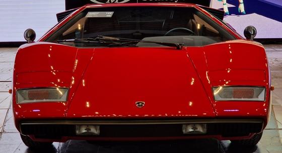 Testközelből ismerkedtünk meg Rod Stewart méregdrága periszkópos Lamborghinijével