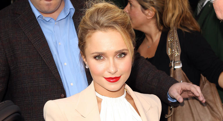 Rejtélyes körülmények Hayden Panettiere halála körül, kétszer is hordágyon vitték ki lakásából a színésznőt