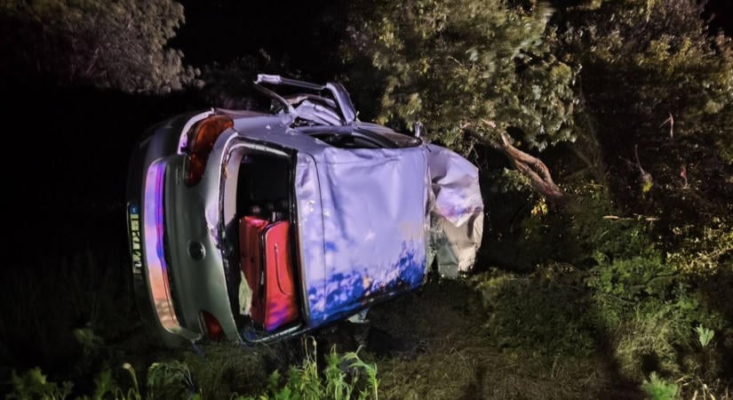 Felborult egy autó Pécs határában: ittas lehetett a sofőr