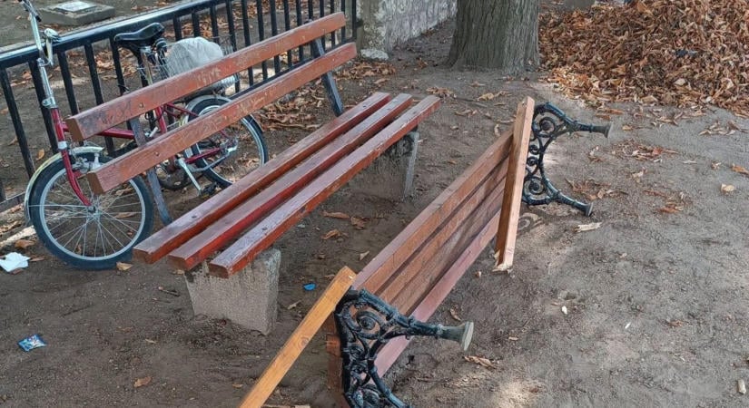 Kamera rögzítette a bajai rongálást – a polgármester ultimátumot adott az elkövetőknek  fotó
