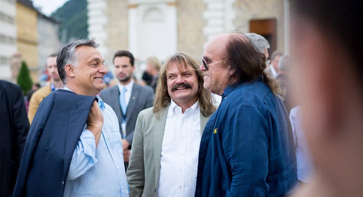 Luxusautók, vendéglátás a kormányváróban: úgy szórták a közpénzt Orbán Viktorék Mándoki László kényelmére, mintha nem lenne holnap