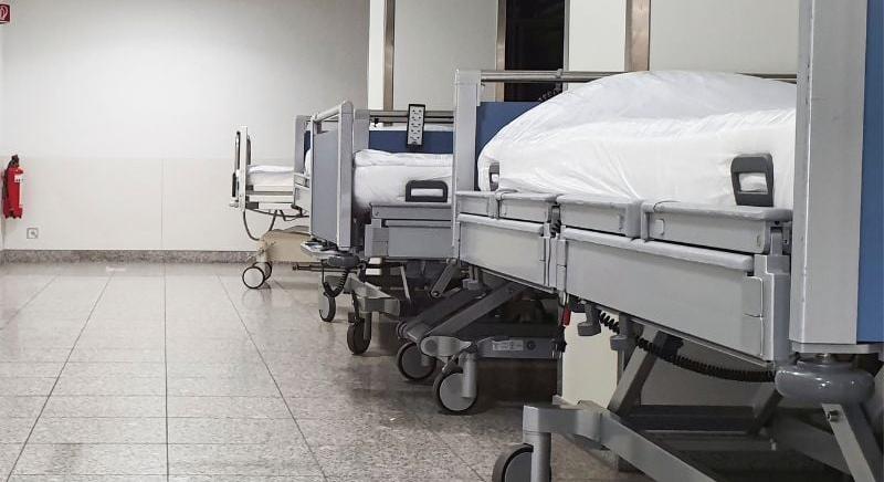 Többször is ájulásig vertek egy ittas beteget a mentőápolók a sürgősségin