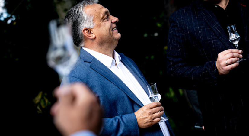 Itthon krízisben az energia, Orbán Szerbiában lazít