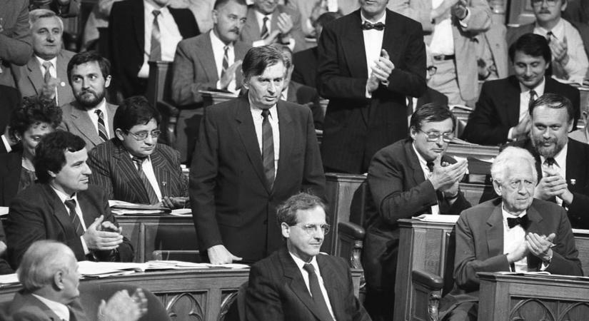 Magyar Péter már mostanra többször szólalt fel a parlamentben, mint ahányszor Antall József tette
