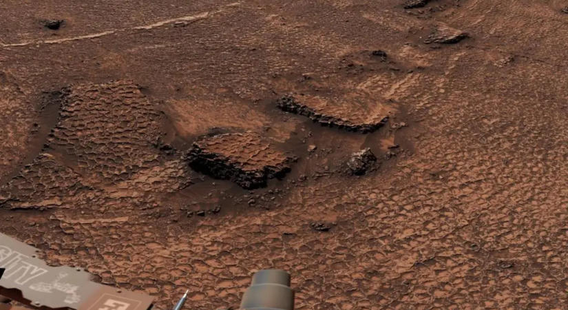 Méhsejtszerű mintázatot talált a Curiosity a Marson: a NASA is vizsgálja a rejtélyt