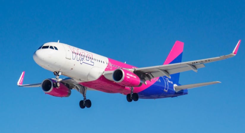 Súlyos milliókat fizethet a Wizz Airnek a részeg utas, aki miatt kényszerleszállást hajtott végre egy járatuk