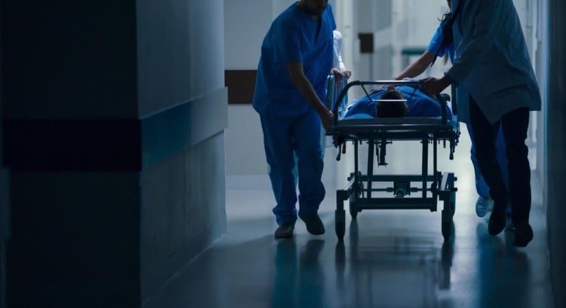 Azonnal rohantak vele a műtőbe: kilyukadt az X-Faktor gyönyörű versenyzőjének a tüdeje