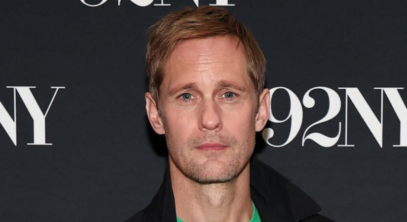 Alexander Skarsgård megmutatta, melyik tornacipővel dobd fel az őszi szettjeidet