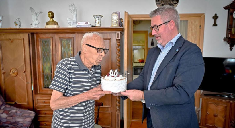 90 éves lett a hevesi város megbecsült főorvosa