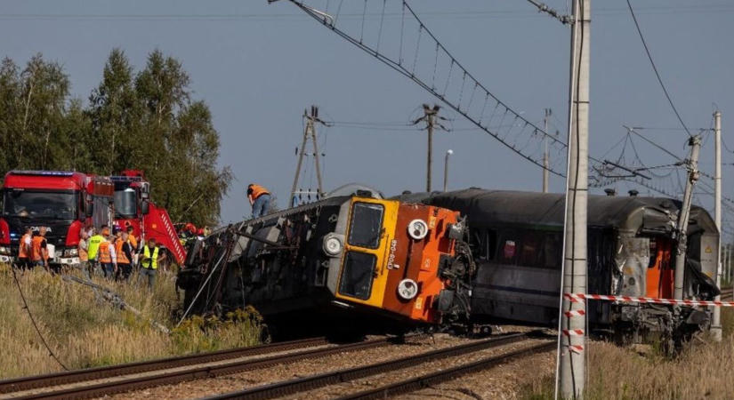 Betonkeverővel ütközött és kisiklott a 120 utast szállító InterCity – egy ember meghalt