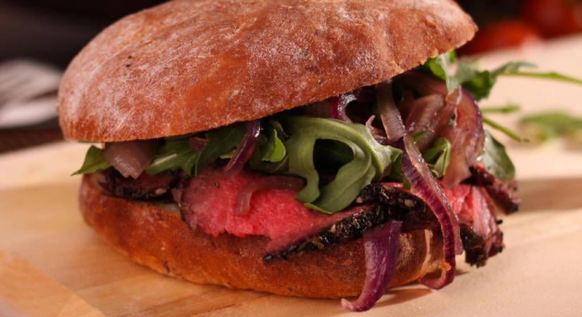 Ropogós ciabatta házilag szaftos, omlós steakkel: ezt muszáj megkóstolni