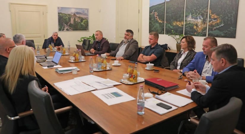 Asztalhoz ültek Miskolc anyagi helyzete miatt, kiderült, mi történt a szerdai egyeztetésen