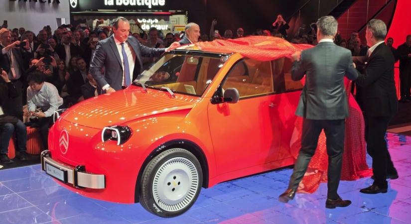Cukin retró a kicsi és olcsó vadonatúj Citroën Kacsa, Párizsban ismerkedtünk meg vele