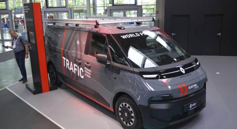 Felvillant a piros a Renault új munkásfurgonjánál