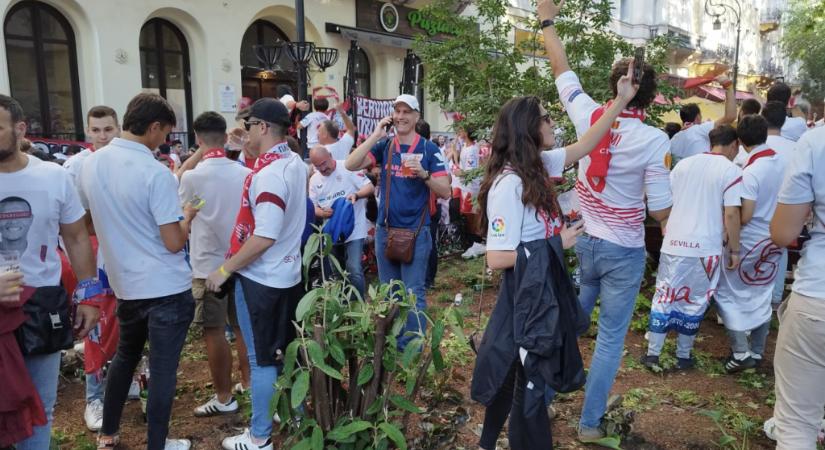 Brutálisan szétverték a drukkerek Budapest ikonikus helyszínét