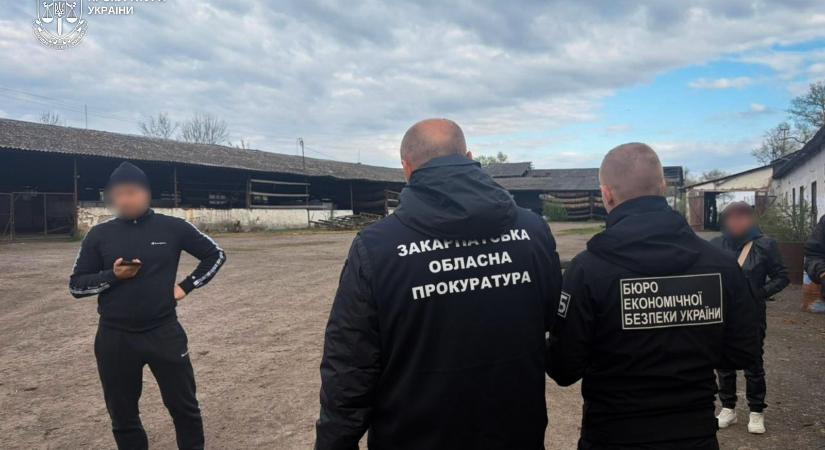 Illegális dohánykereskedelem miatt emeltek vádat egy kárpátaljai képviselő és három társa ellen