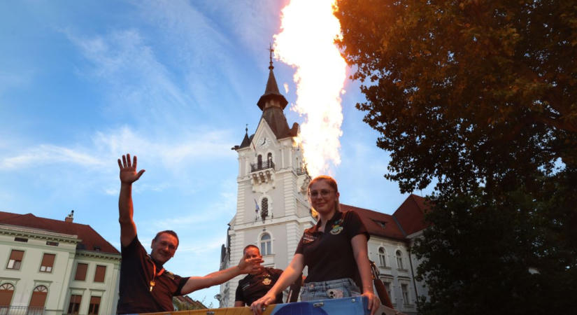 Látványos égőgyújtással rajtolt el a Rippl-Rónai Kupa hőlégballon-bajnokság
