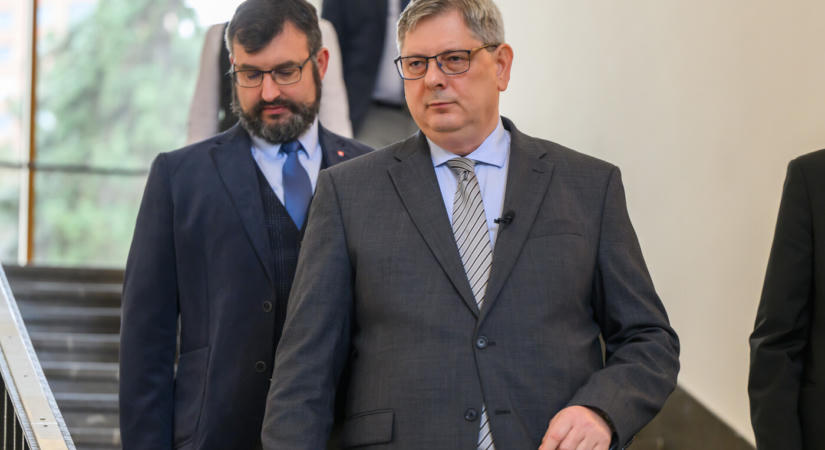 Egyelőre mégsem teszi lehetővé kormány a saját leváltását népszavazással