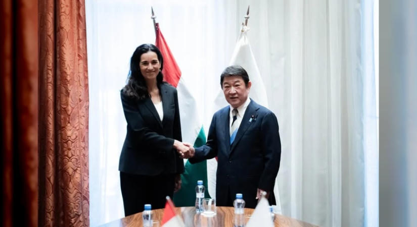 Magyar-japán kétoldalú tárgyalások Pozsonyban a V4 találkozón