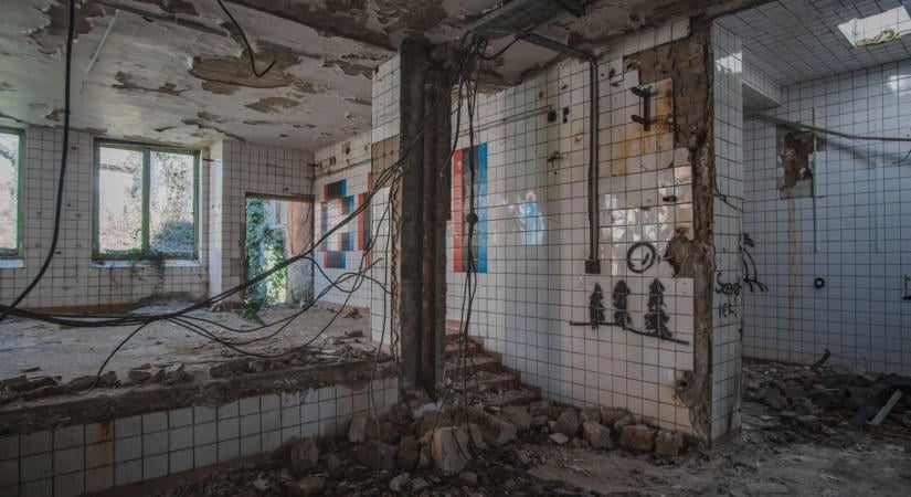 Ahol egykor az egész környék dolgozott: megdöbbentő fotók a magára hagyott ipari óriásról (galéria)