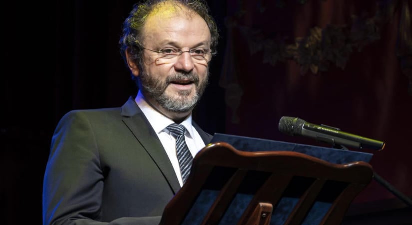 Zúgolódik az Operettszínház társulata