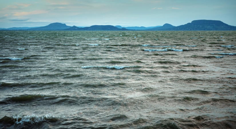 Kongatják a vészharangot a szakértők: katasztrófa fenyeget a Balatonnál