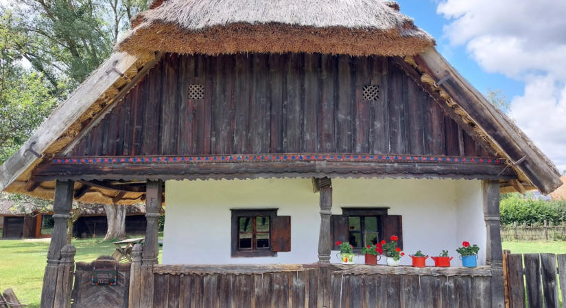 Egy élő falu közepén található ez a különleges skanzen Somogyban