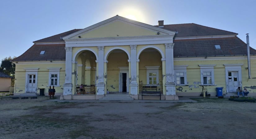 Új iskolát kapnak az esztári gyerekek