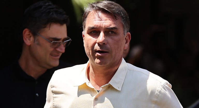 Elrendelték Flávio Bolsonaro útlevelének bevonását, miután elvesztette az elnökválasztást