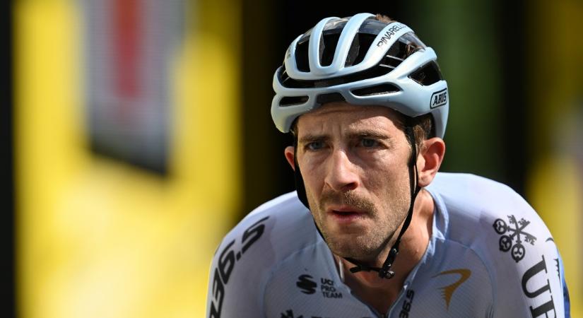 Horrorsérülése ellenére, félig hiányzó ujjal is célba ért egy kerékpáros a Tour de France-on – videó 