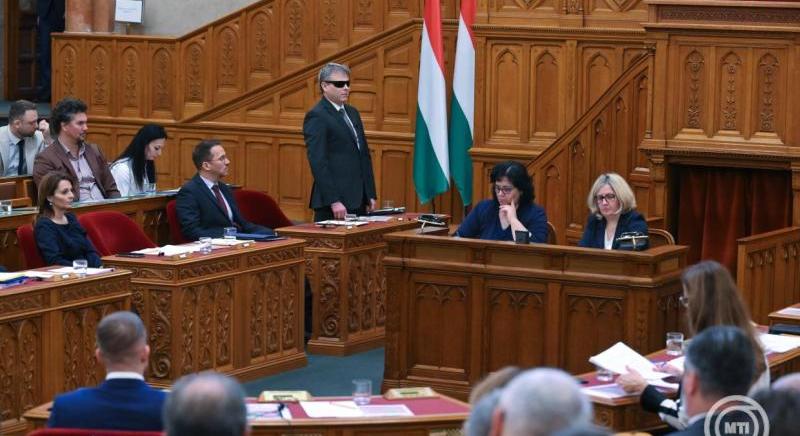 Már biztos: két részletben fizetik ki a 100 ezer forintos iskolakezdési támogatást