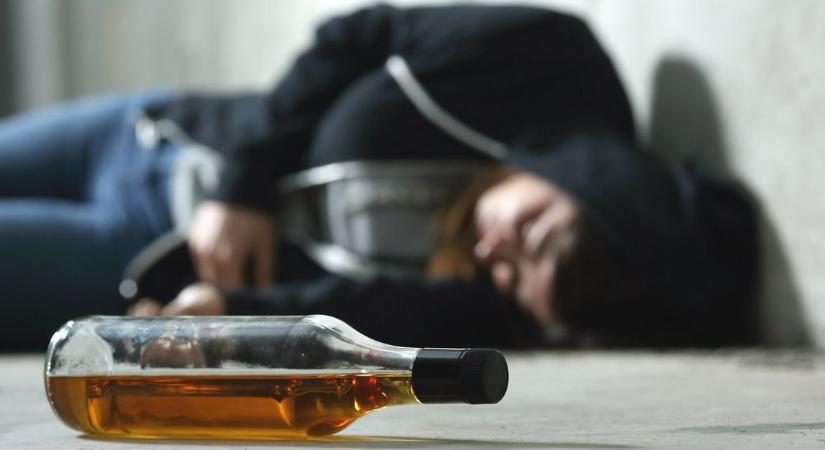 Vádat emeltek négy pécsi mentőápoló ellen, akik ájulásig vertek egy részeget a detoxikálóban