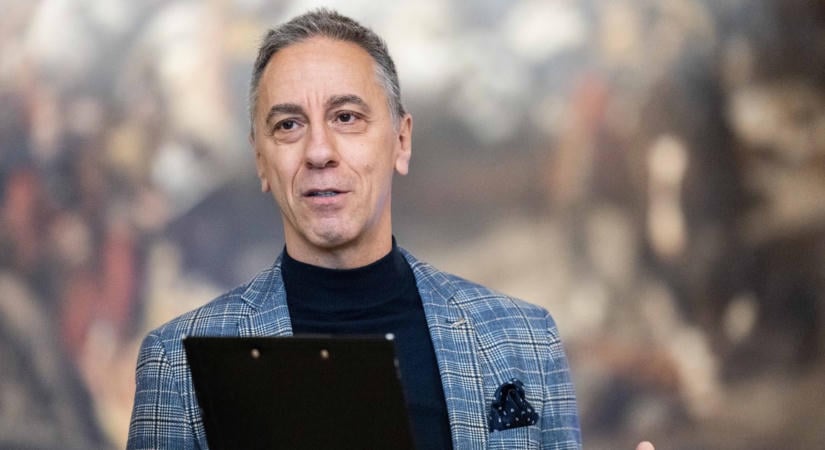 Élete egyik legnehezebb szerepére készül: az Esőember autista főhősét alakítja Csonka András (videó)
