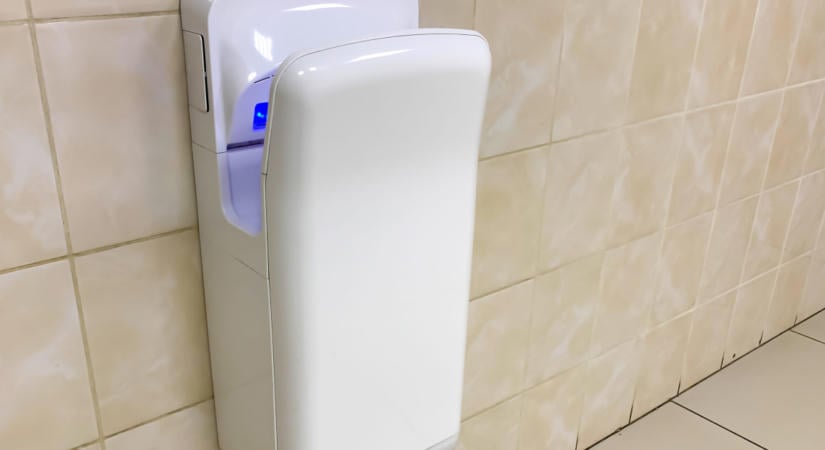 Gigászi hiba az elektromos kézszárítót használni a WC-ben?