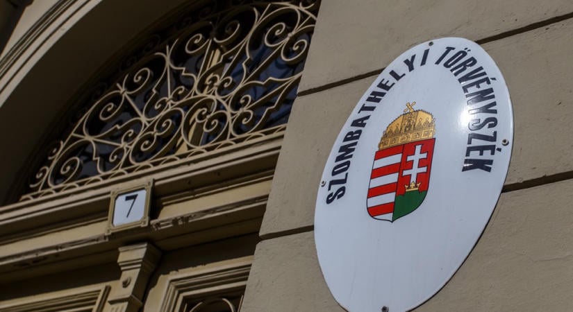 Kettészakadt az autó a szombathelyi balesetben, maradandó fogyatékosságot szenvedett egy 17 éves utas
