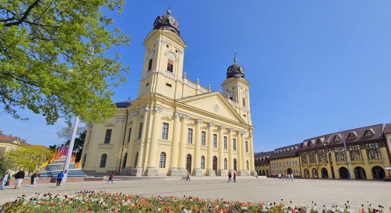 Templomtúrák a debreceni éjszakában