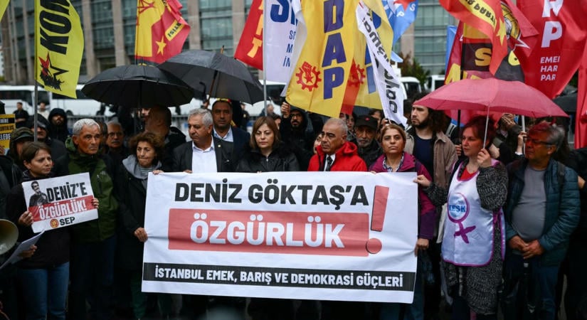 Börtönbüntetésre ítéltek egy Erdogant diktátorozó török humoristát
