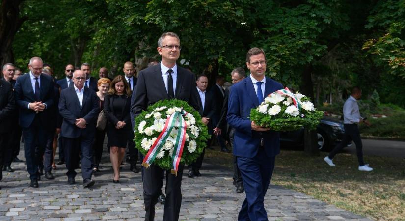 Antall József fiának nem tettszett a Fidesz–KDNP koszorúzása: úgy látja, édesapja emlékét a politikai színház részévé tették