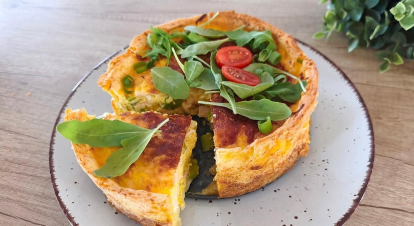 Sajtos-sonkás burgonya pite recept