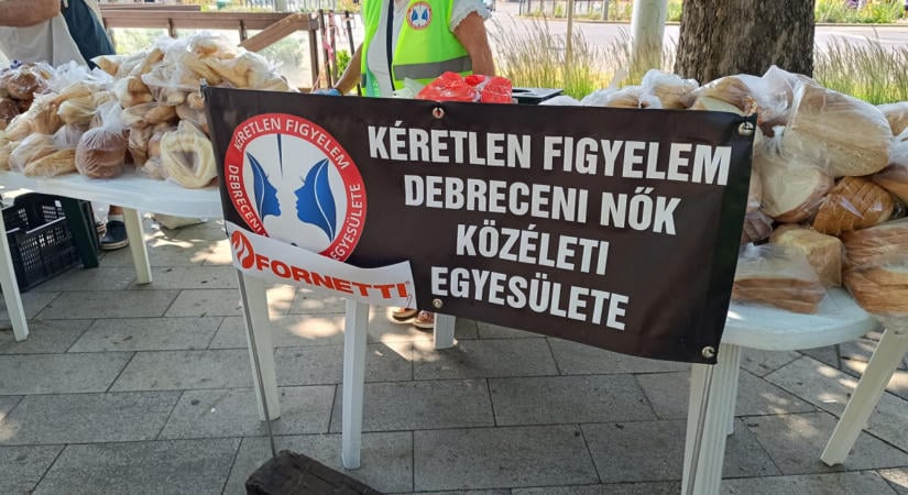 Töltött káposztával várja a rászorulókat a Kéretlen Figyelem Debreceni Nők Közéleti Egyesülete
