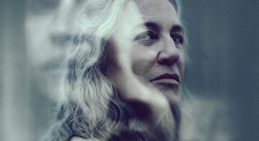Mától a Netflixen: Egy anya halála után elszabadulnak a múlt szellemei az új horror-minisorozatban