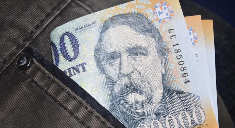 Egyre olcsóbb személyi kölcsönöket veszünk fel