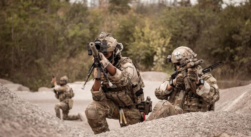Videón az amerikai hadsereg drámai katonai művelete az iráni sivatagból