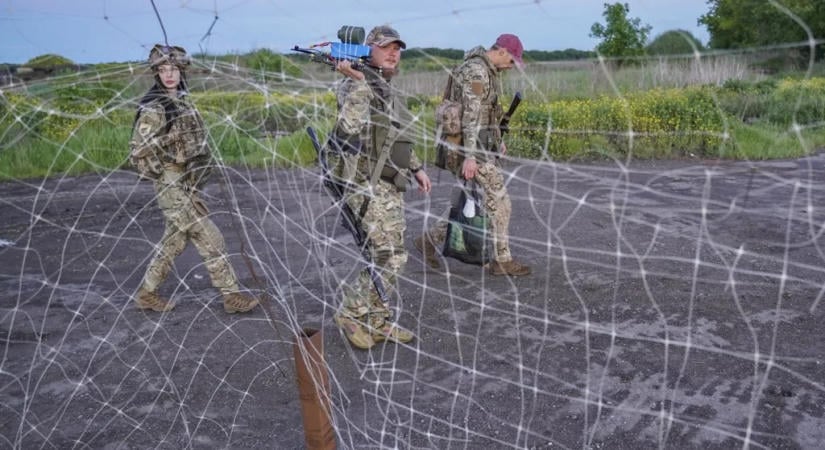 Lettország drónpajzsot épít az egész orosz határ mentén