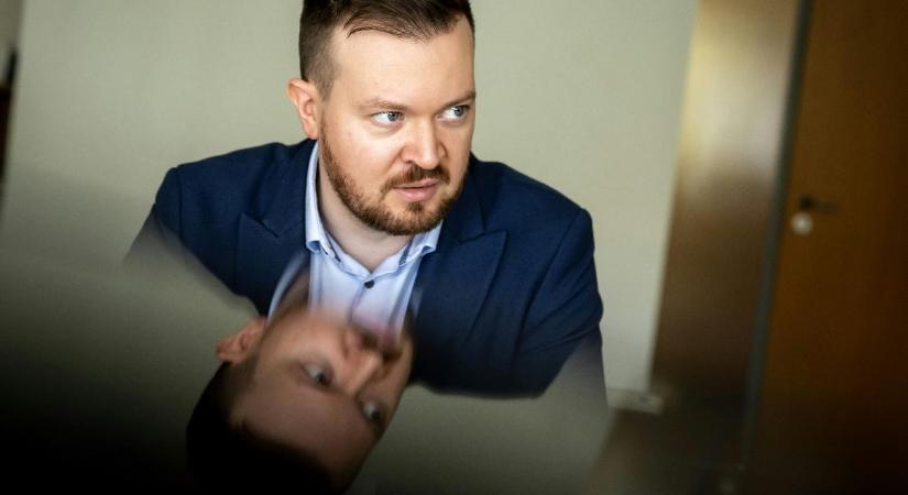 Szabó Bence 3 hét alatt 3 rendfokozatot ugorva lett ezredes és a belügyminiszter kabinetfőnöke