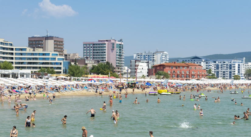 Másfél órás repülés helyett 22 órás buszozás: Bulgáriában ragadtak a Robinson Tours utasai, van, akit 6 milliós kár ért
